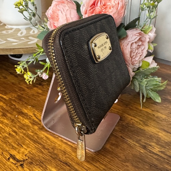 Michael Kors Jet Set Leather Wallet - Dark Brown with Gold Emblem - Picture 3 of 9